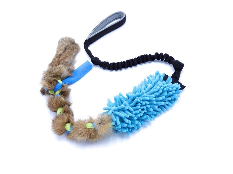 Pískací Potvůrky - Přetahovadlo pro psa s amortizérem – mop s králičí kožešinou, motaný uzel modrá